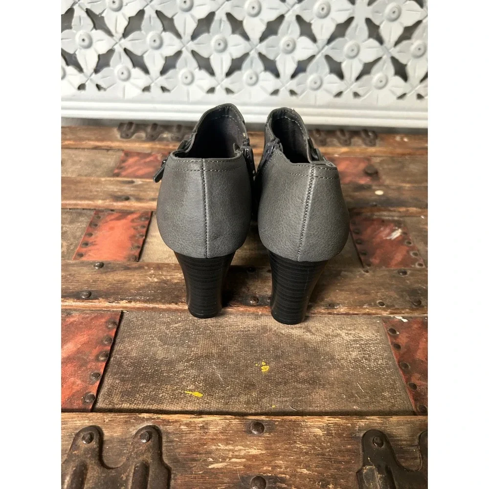 A2 by Aerosoles Gray Faux Leather Buckle Shooties Square Toe Block Heel Size 9.5